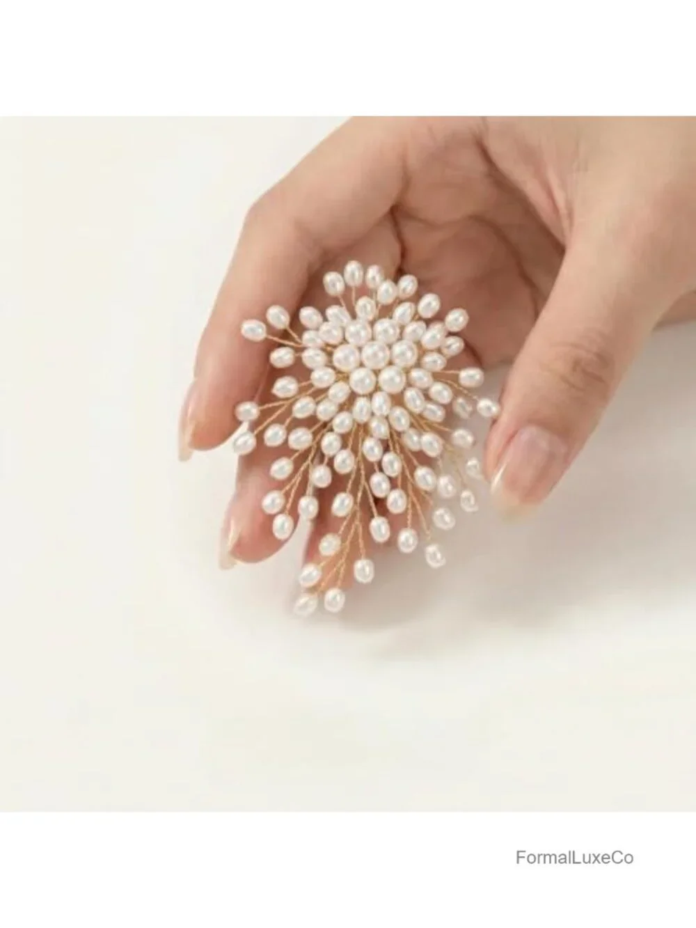 Simulated Pearl Floral Brooch Gold Tone Cluster Pin for Women Wedding Suit Coat